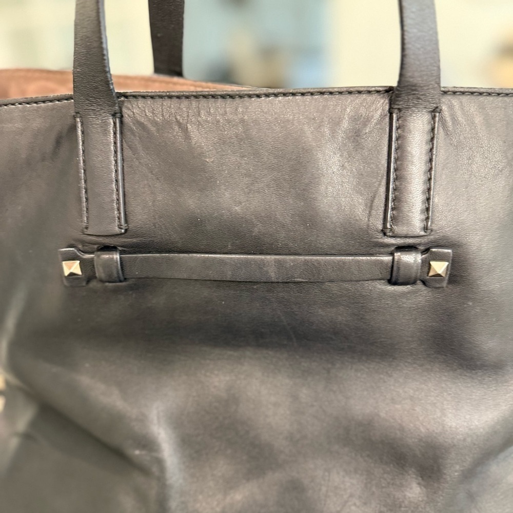 Valentino Rockstud Shopper black lambskin leather tote bag w/ gold rockstuds - Picture 5 of 16